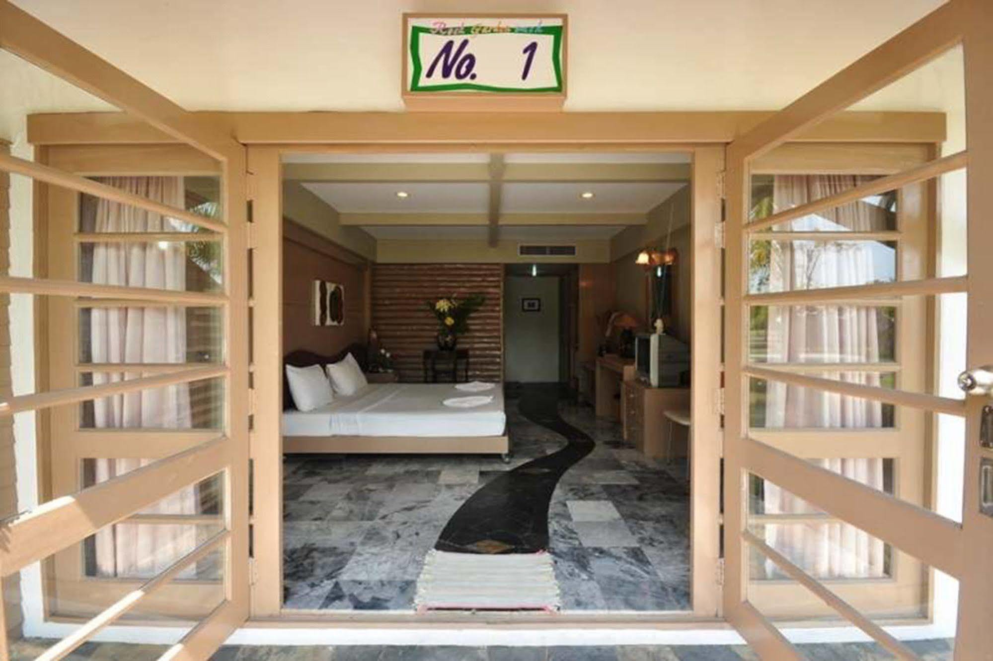 Rockgarden Beach Resort Mae Phim Dış mekan fotoğraf